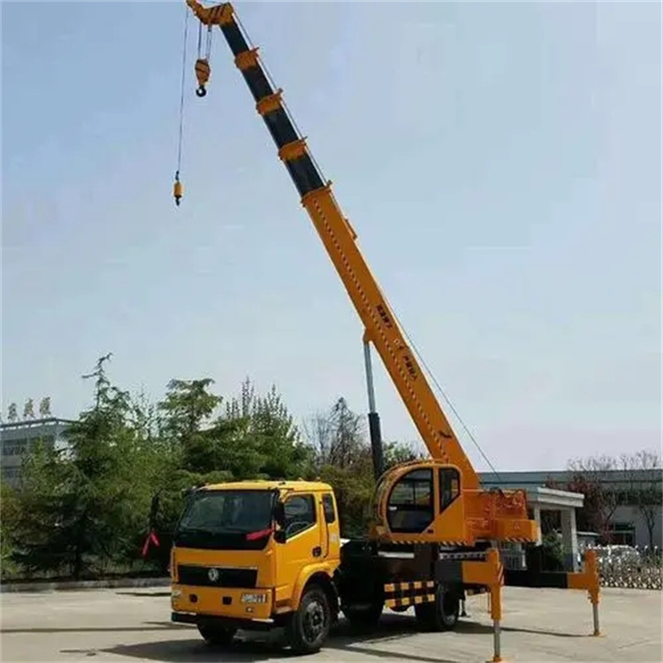 河源钢筋笼入孔时,由吊车采用单点起吊